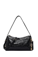 Kadın Siyah Uzun Askılı Charmlı Omuz Çantası | Derimod