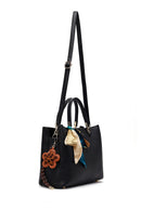 Kadın Siyah Uzun Askılı Aksesuarlı Kol Çantası | Derimod