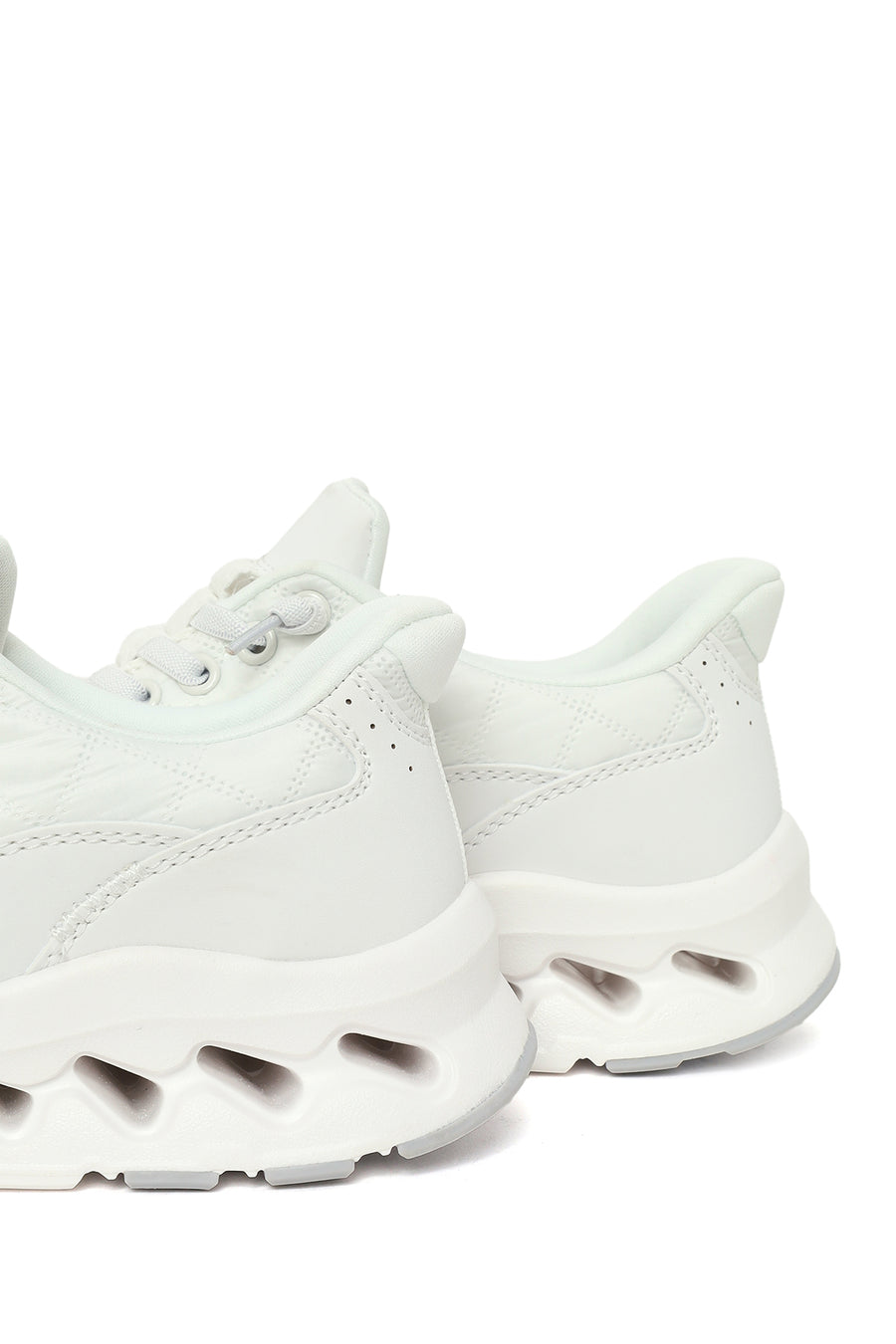 Woman White Lace-Up Chunky Sole Sneakers