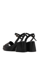 Kadın Siyah Bilekten Tokalı Kalın Topuklu Platformlu Deri Sandalet | Derimod