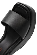 Kadın Siyah Bilekten Tokalı Kalın Topuklu Platformlu Deri Sandalet | Derimod