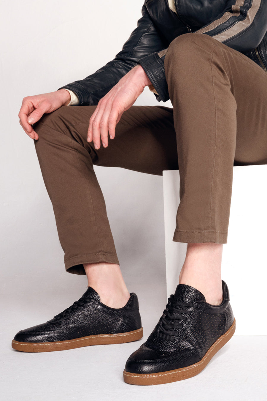 Men's Black Lace-up Leather Sneaker
