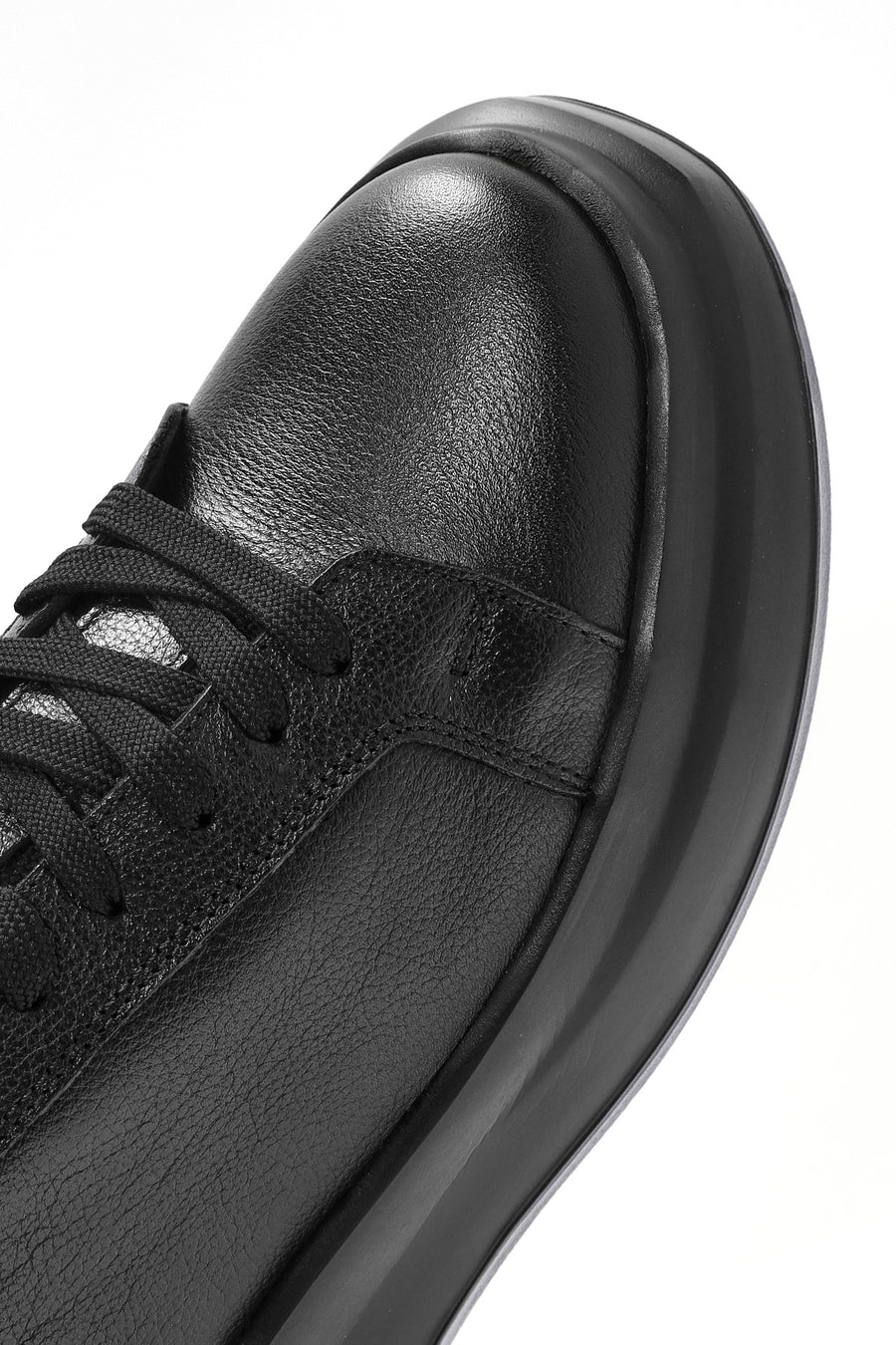 Men's Black Lace-up Leather Sneaker