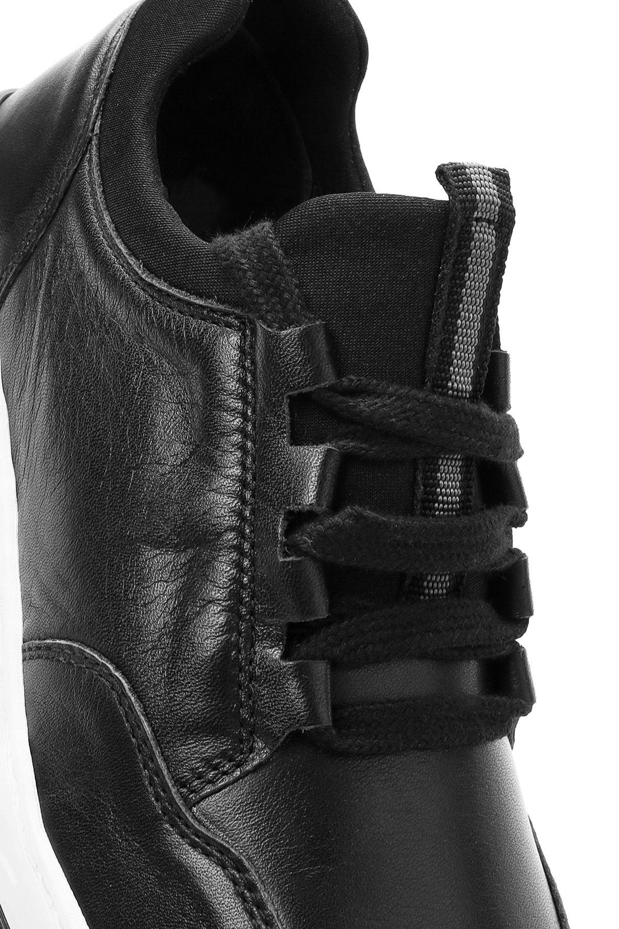 Woman Black Lace-Up Leather Sneaker