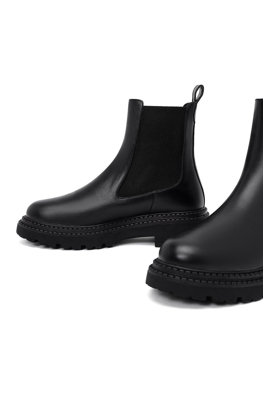 Woman Black Thick-Soled Chelsea Boots