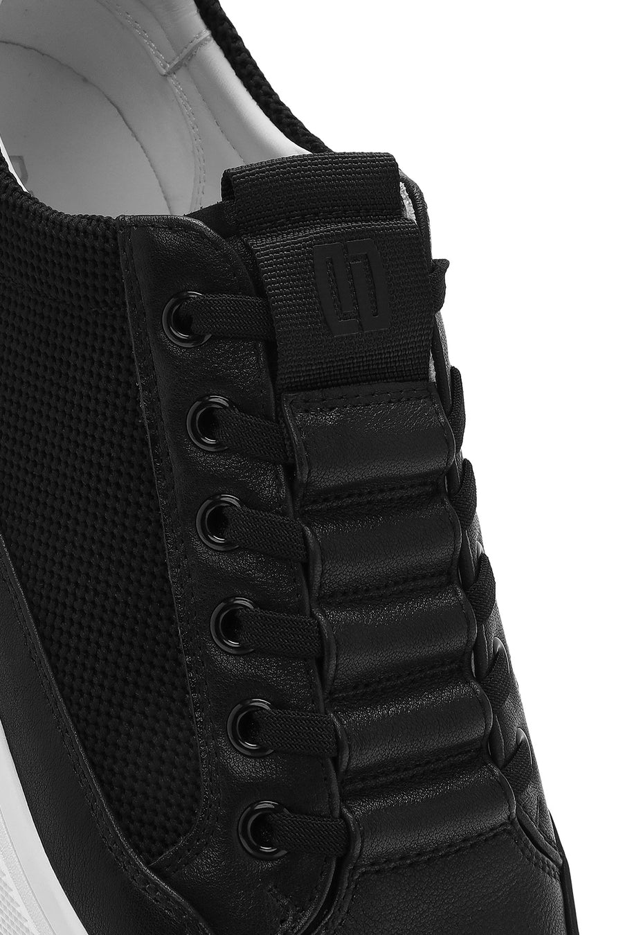 Men's Black Lace-up Leather Sneaker