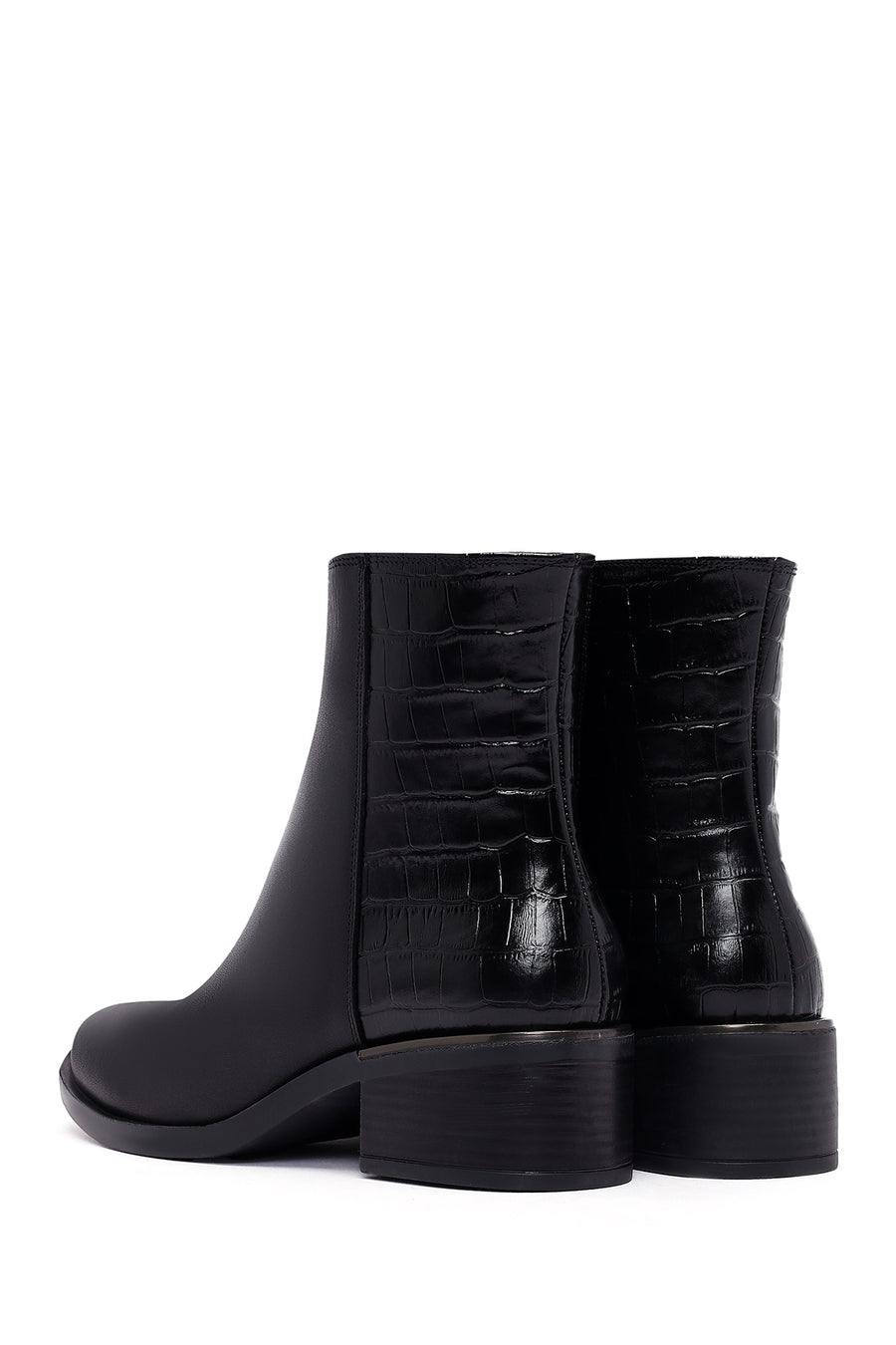 Woman Black Zip Closure Short Thick-Heeled Leather Boots