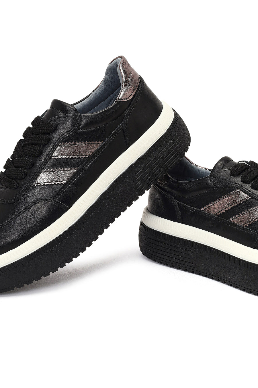 Kadın Siyah Bağcıklı Kalın Tabanlı Deri Sneaker