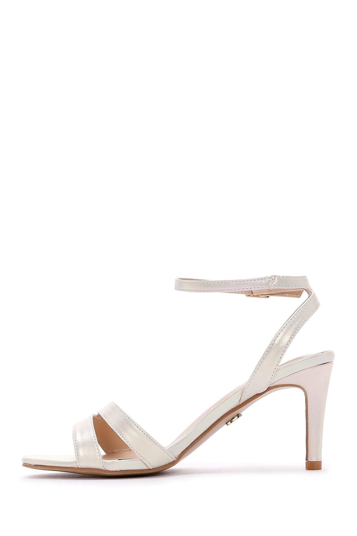 Kadın Beyaz Bilekten Bantlı Topuklu Sandalet
