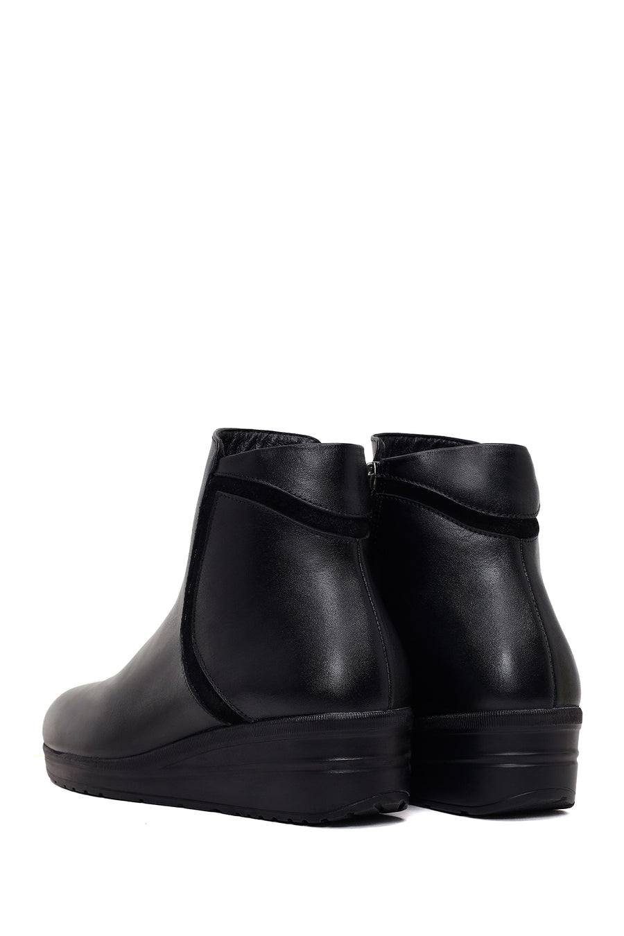 Woman Black Zip Closure Leather Comfort Boots