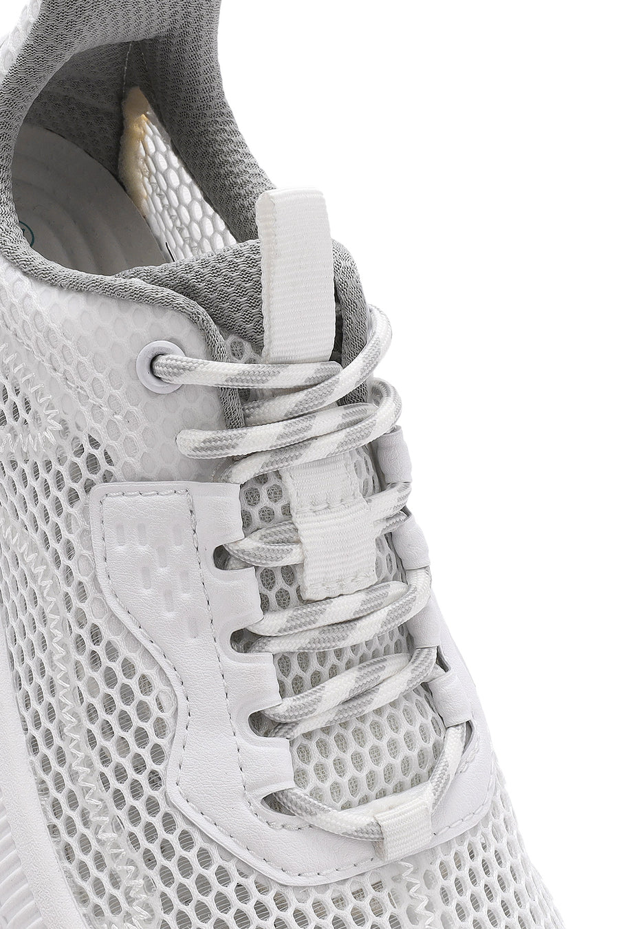 Kadın Beyaz Bağcıklı Kalın Tabanlı Kumaş Sneaker