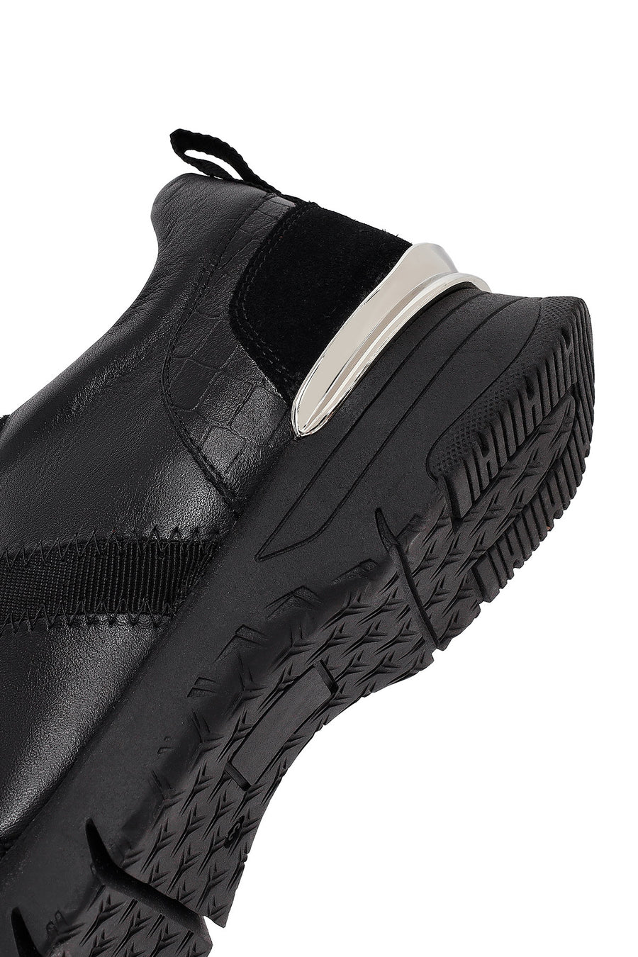 Woman Black Lace-Up Leather Sneaker