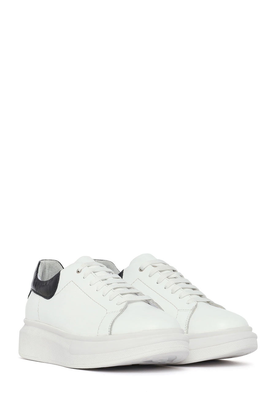 Kadın Beyaz Bağcıklı Kalın Tabanlı Deri Sneaker