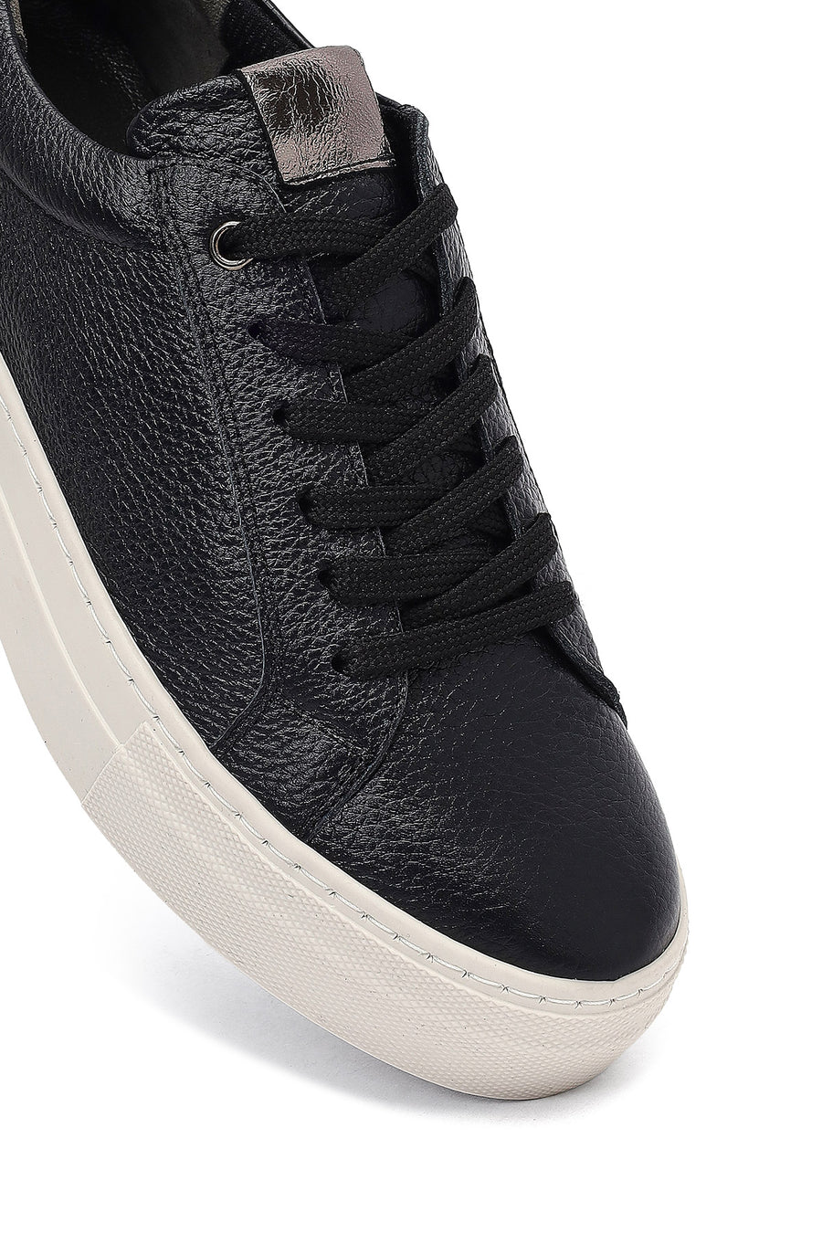 Woman Black Lace-Up Leather Sneaker