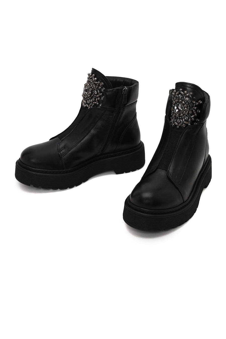 Woman Black Zip Closure Studded Thick-Soled Leather Boots