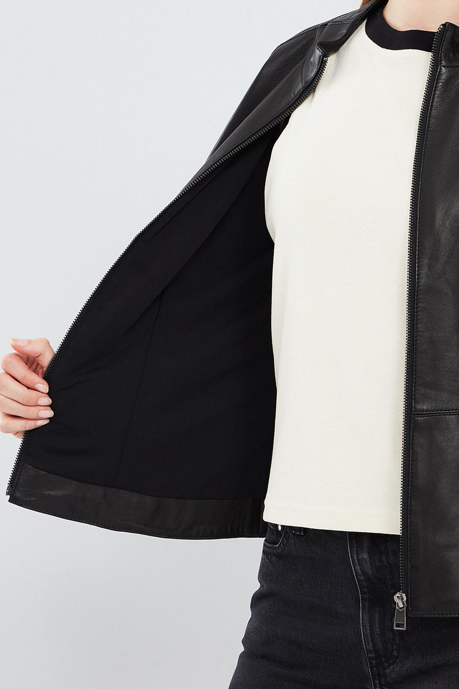 Riva Kadın Siyah Slim-Fit Kısa Deri Ceket