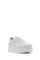 Kadın Beyaz Bağcıklı Kalın Tabanlı Deri Sneaker | Derimod