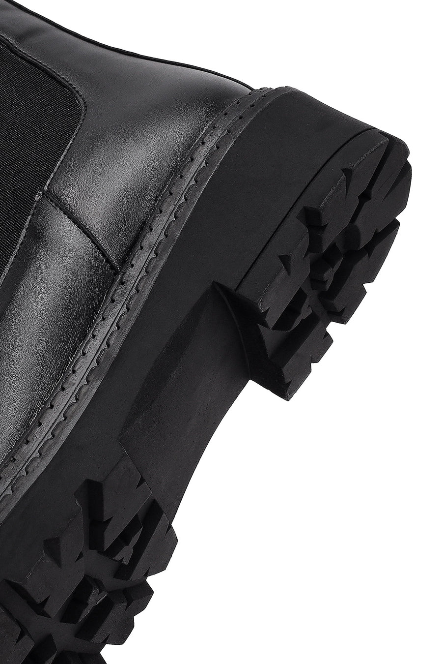Woman Black Thick-Soled Chelsea Boots