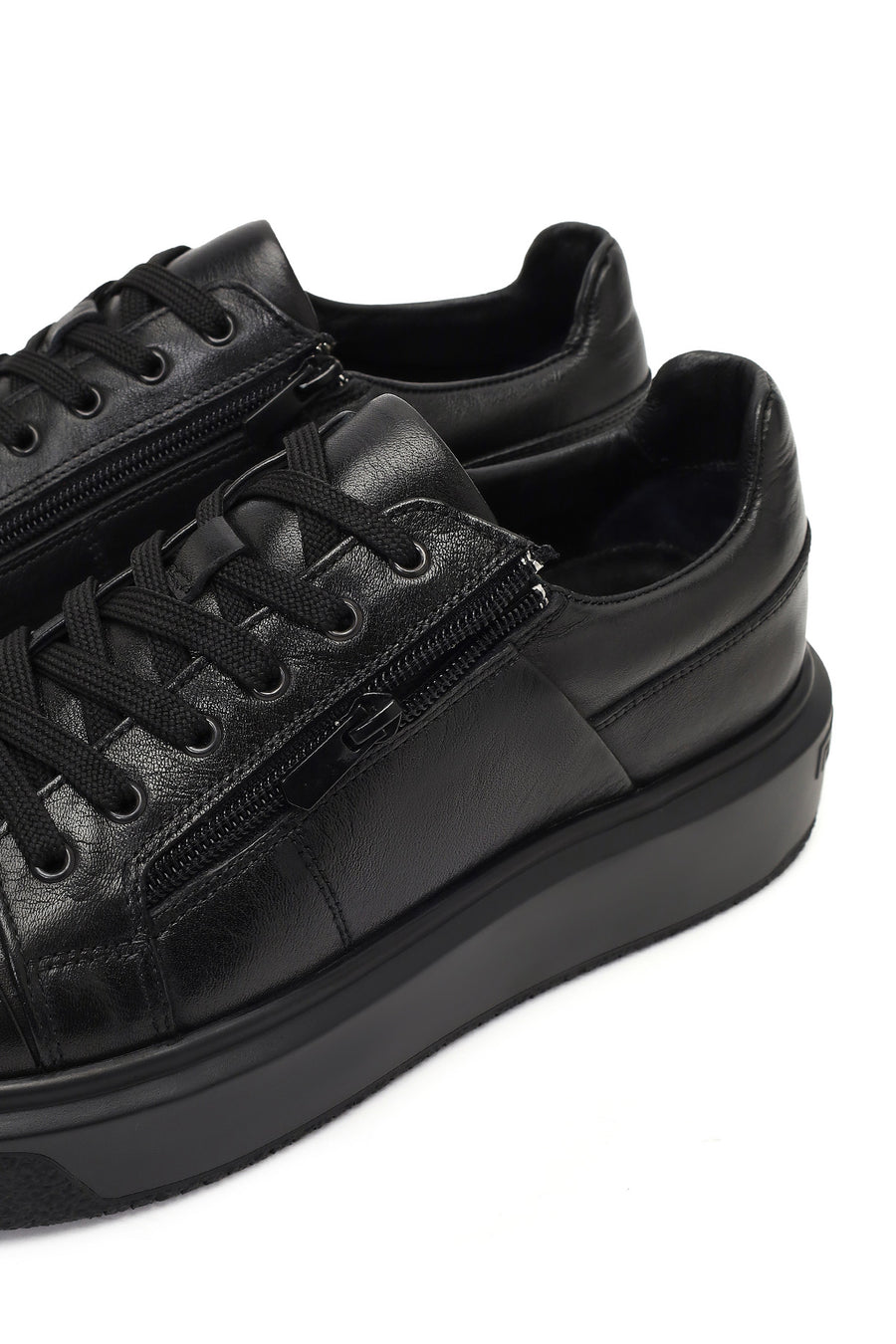 Erkek Siyah Bağcıklı Kalın Tabanlı Deri Sneaker