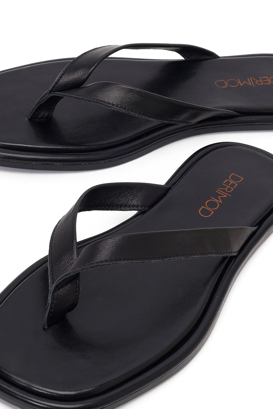 Woman Black Leather Flip-Flops