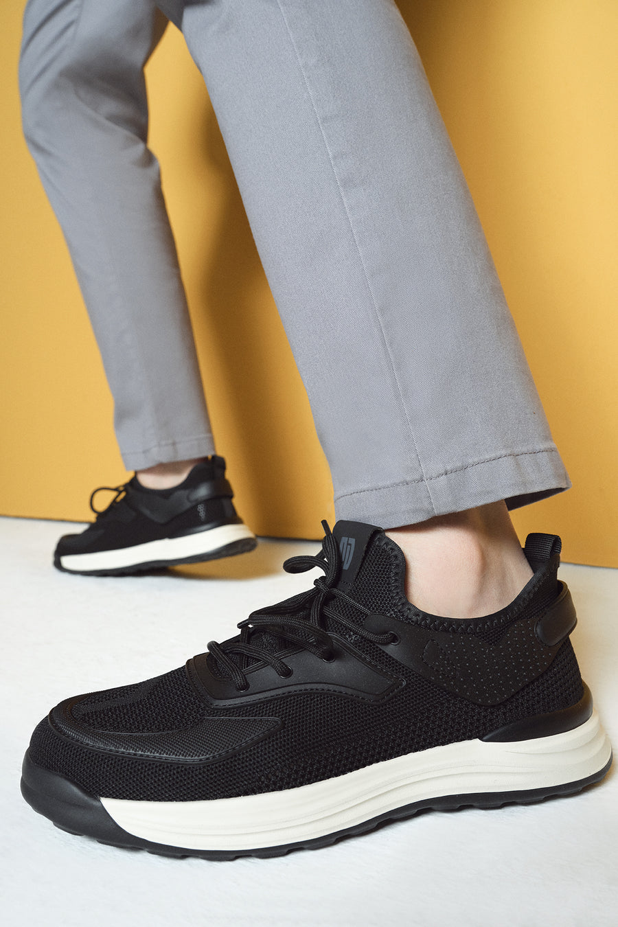 Erkek Siyah Bağcıklı Kalın Tabanlı Sneaker 25SFD69286F | Derimod