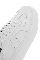 Kadın Beyaz Bağcıklı Kalın Tabanlı Deri Sneaker | Derimod