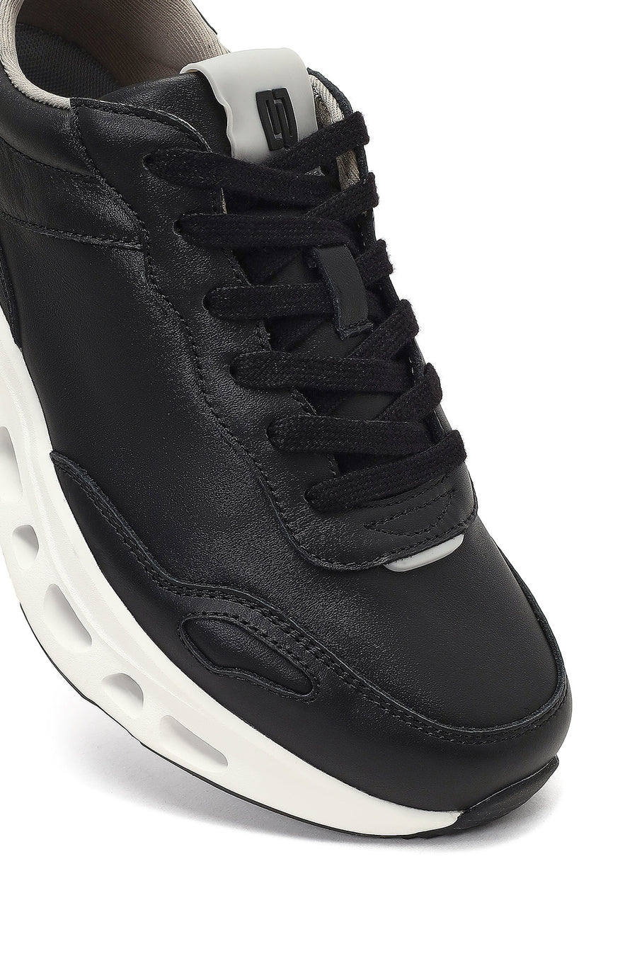 Derimod Studio Erkek Siyah Bağcıklı Kalın Tabanlı Sneaker