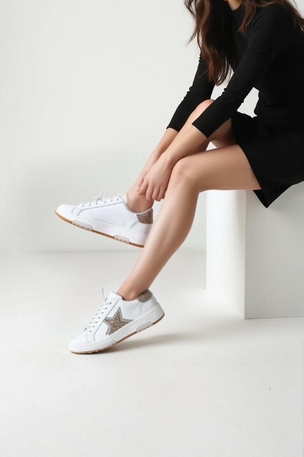 Kadın Beyaz Bağcıklı Kalın Tabanlı Taşlı Deri Sneaker