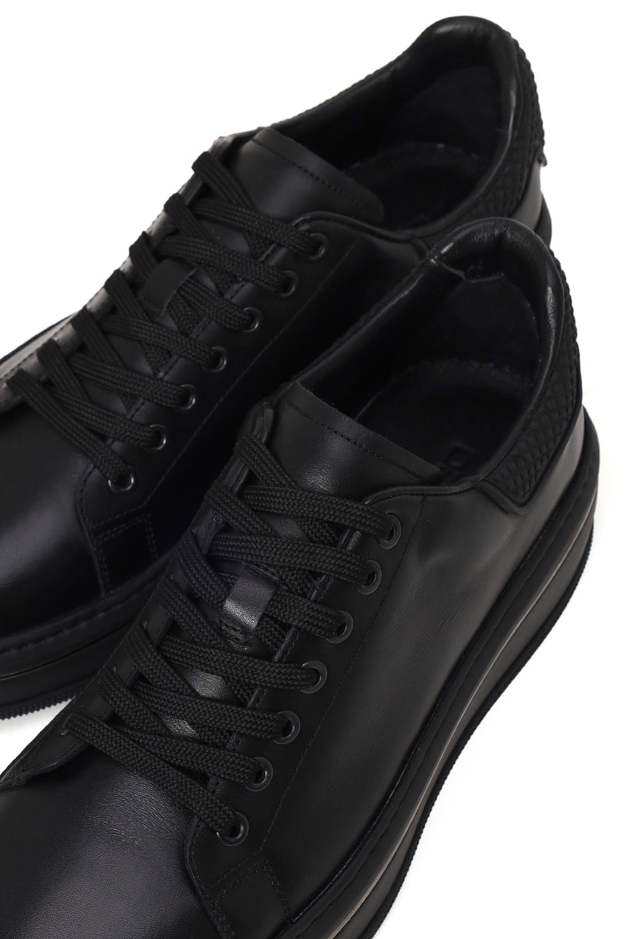 Male Black Lace-Up Chunky-Sole Leather Sneaker