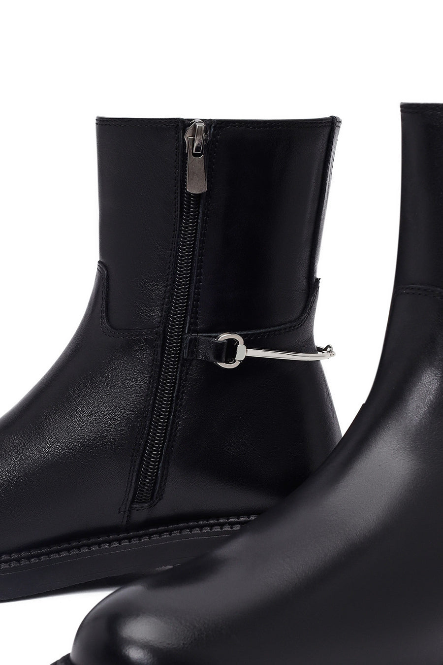 Woman Black Zip Closure Leather Boots