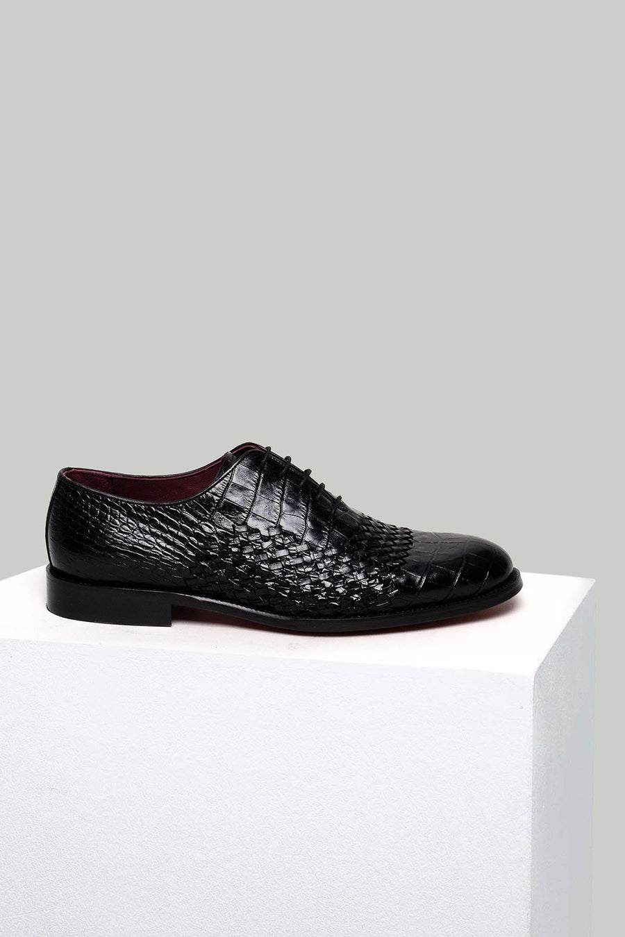 Classic Men's Shoes with Crocodile Pattern