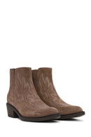 Woman Mink Short Chunky-Heeled Embroidered Suede Cowboy Boots | Derimod