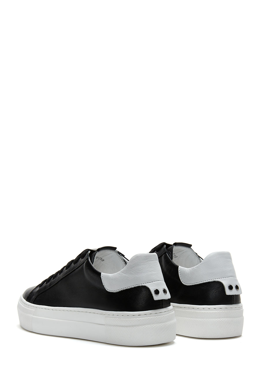 Woman Black Lace-Up Leather Sneaker