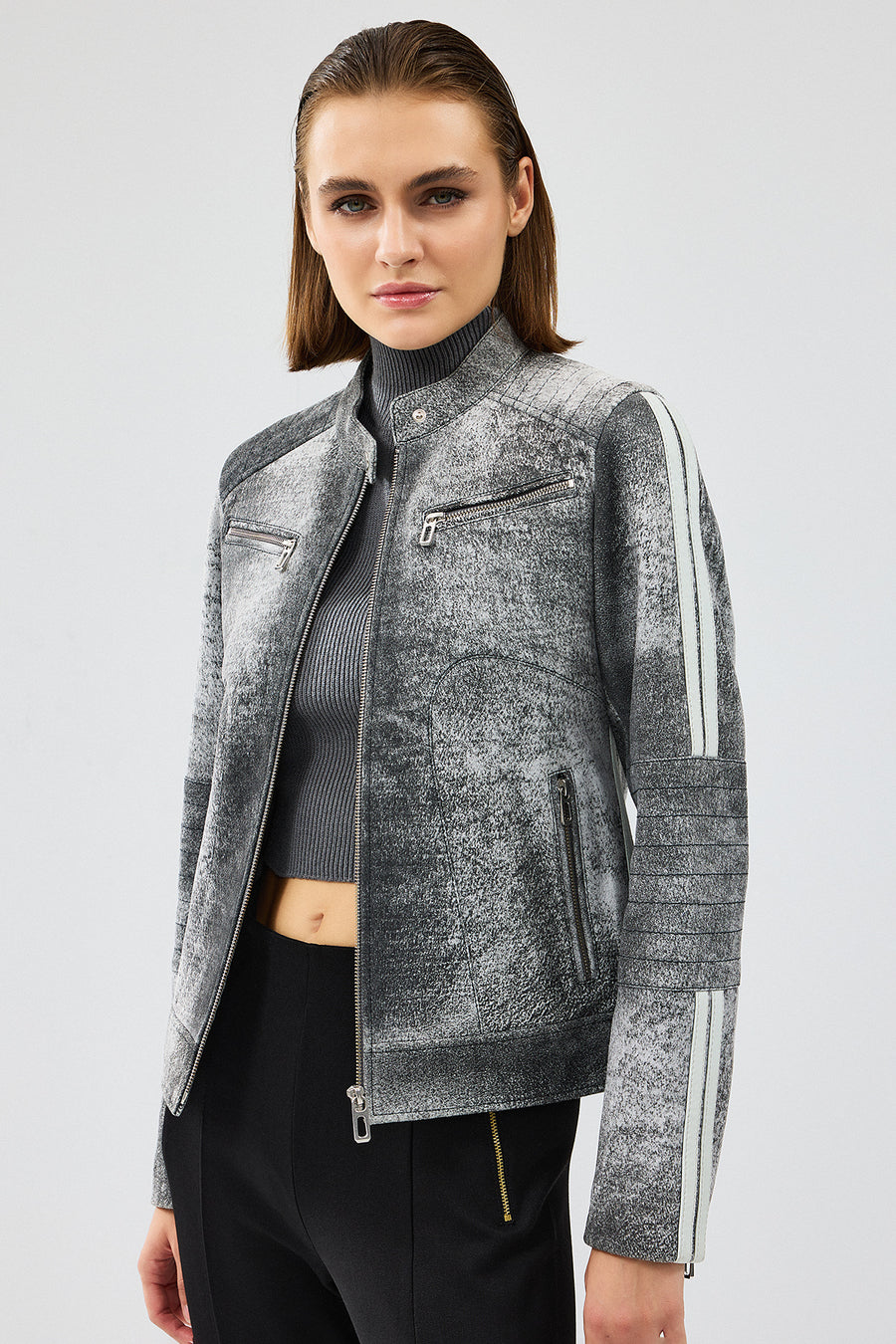 Sporty Kadın Gri Kısa Nubuk Deri Spor Ceket 24WGD5227WB | Derimod