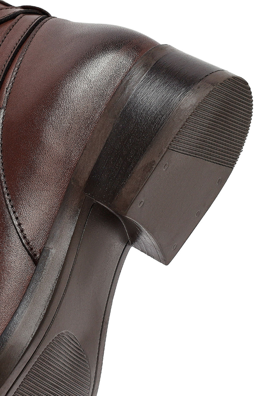 Woman Brown Zippered Leather Boat