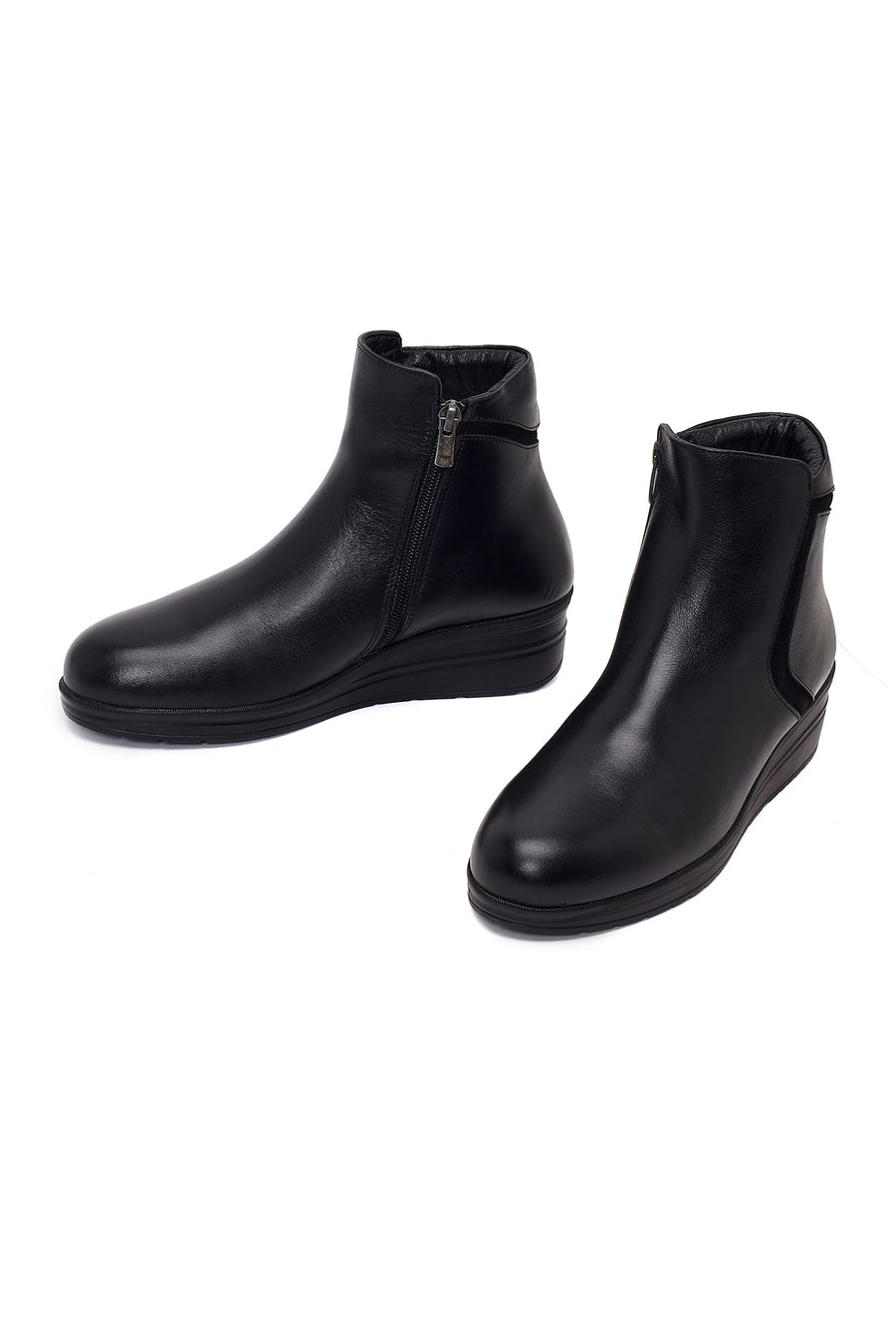 Woman Black Zip Closure Leather Comfort Boots