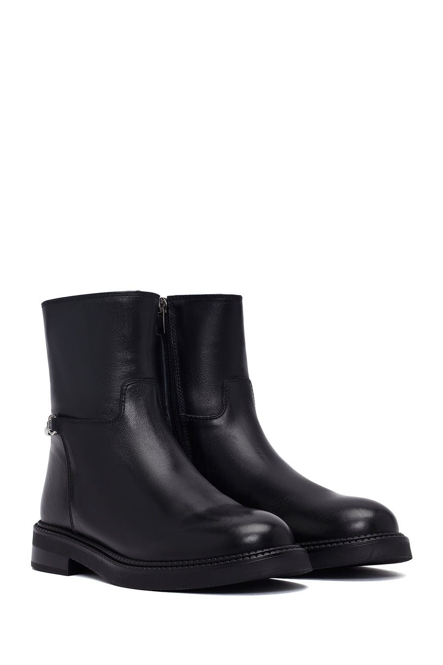 Woman Black Zip Closure Leather Boots