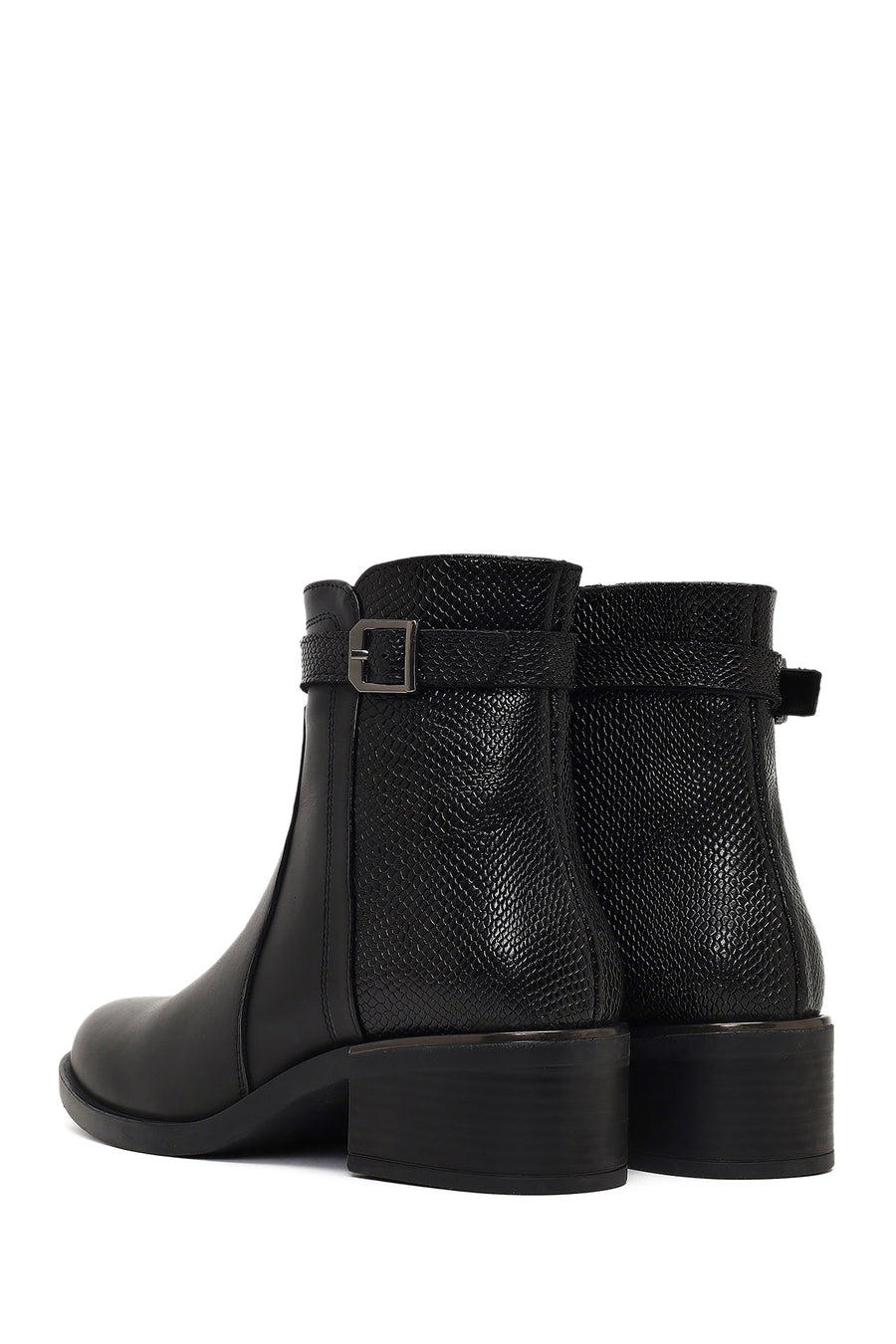 Woman Black Zip Closure Leather Boots