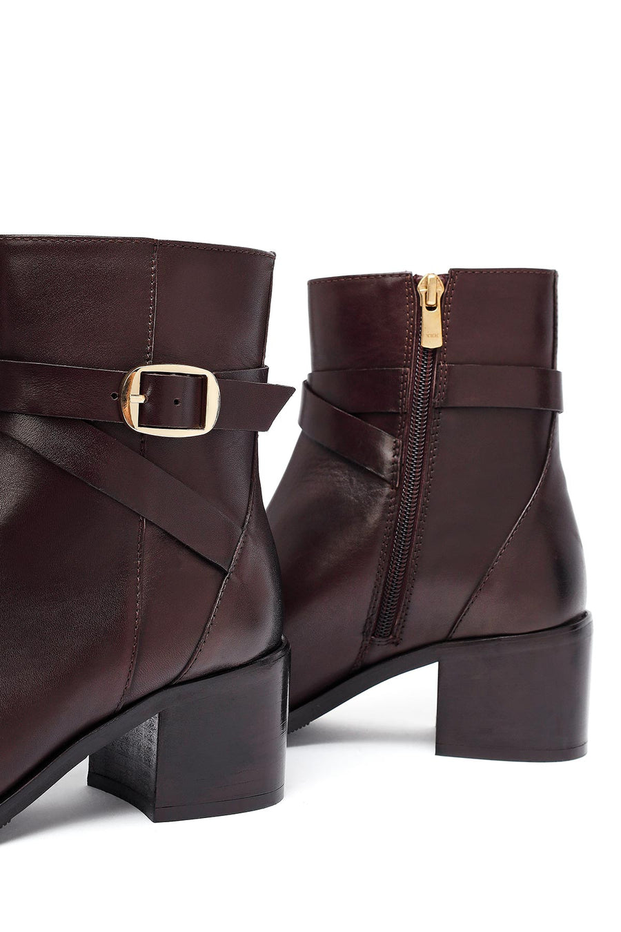 Woman Brown Zip Closure Chunky Heeled Leather Boots