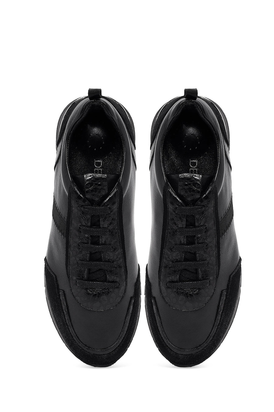 Woman Black Lace-Up Leather Sneaker