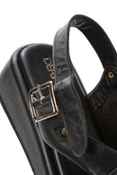 Kadın Siyah Bilekten Tokalı Kalın Tabanlı Deri Sandalet | Derimod