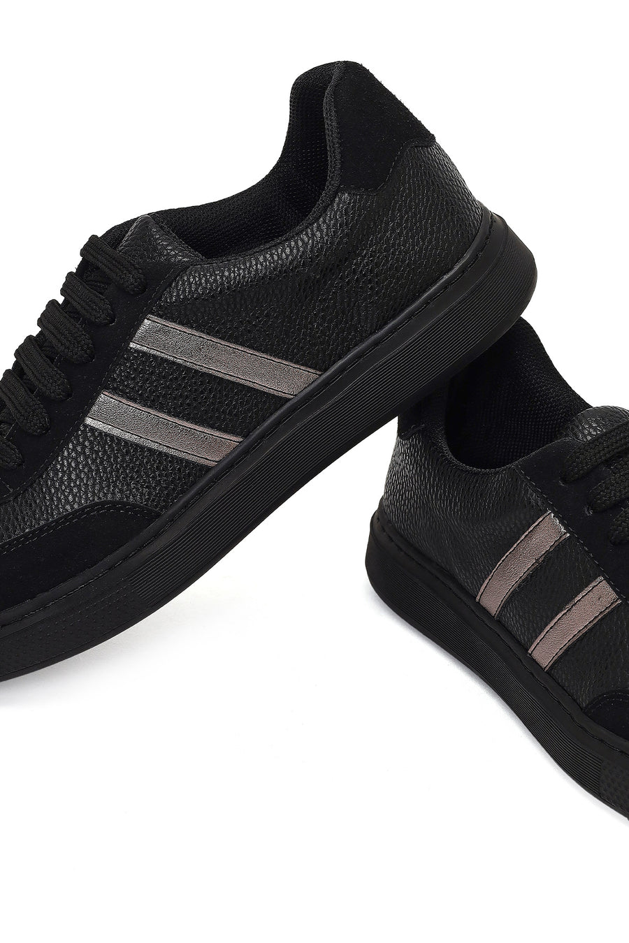 Woman Black Lace-Up Sneakers
