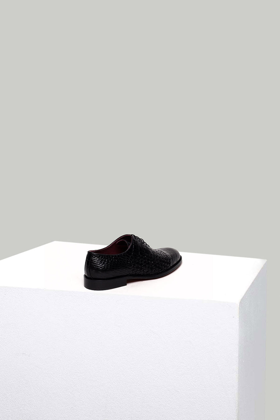 Classic Men's Shoes with Crocodile Pattern