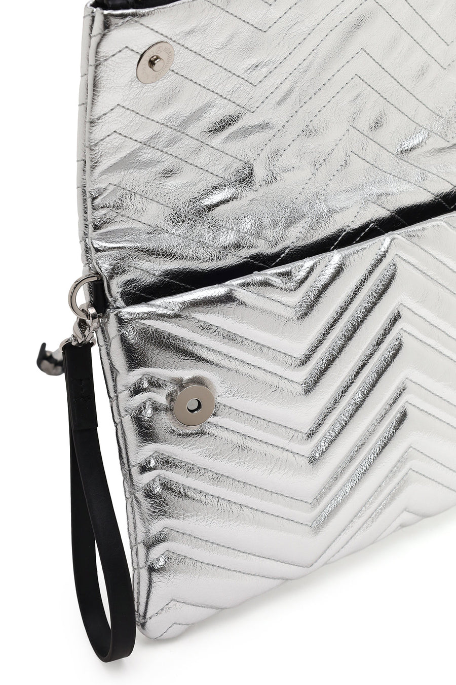 Woman Silver Chain-Strap Quilted Clutch Bag