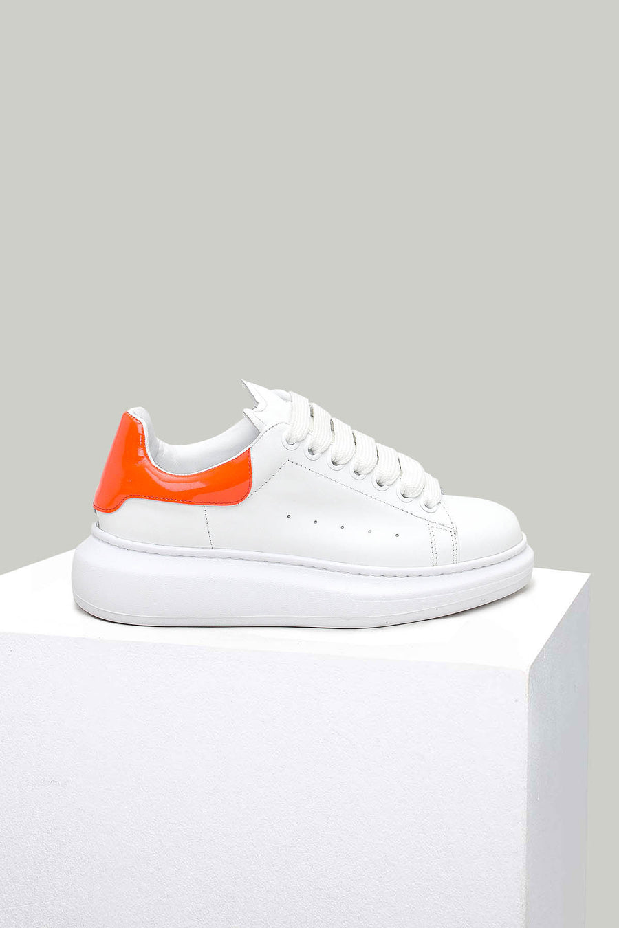 Beyaz-Nar Çiçeği Kadın Deri Sneaker