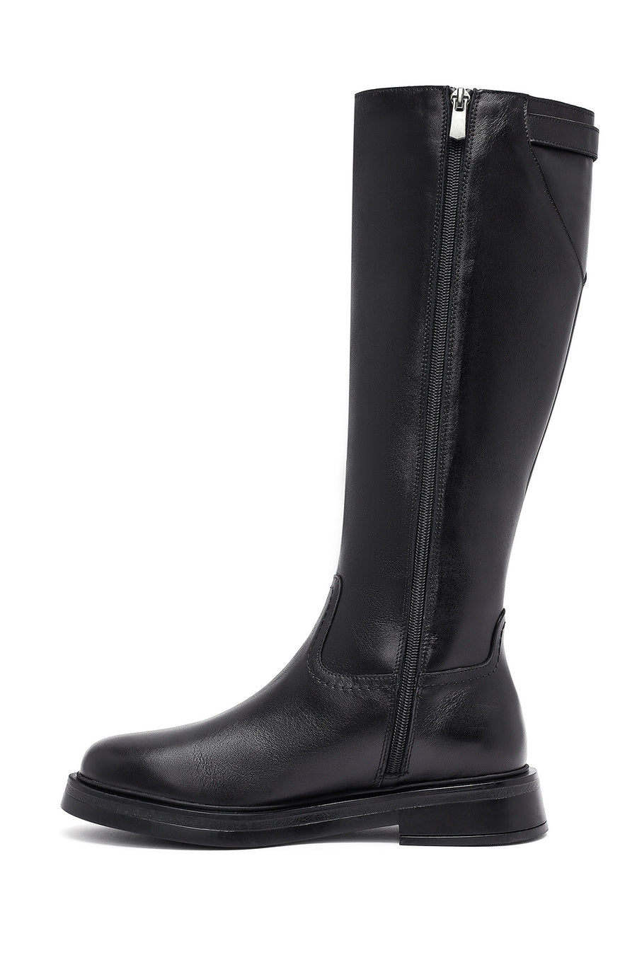 Woman Black Zippered Leather Boot