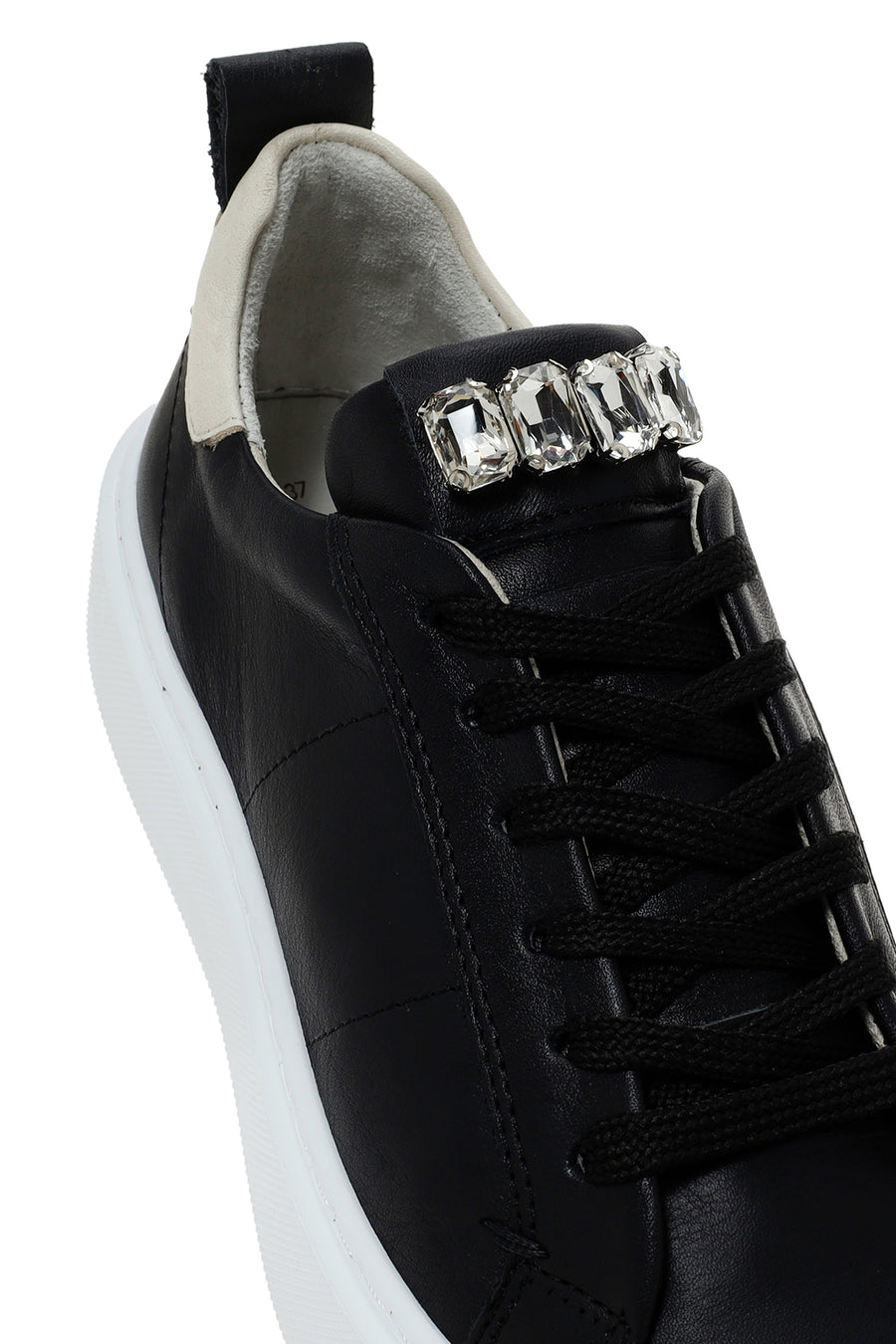Kadın Siyah Bağcıklı Aksesuar Detaylı Deri Sneaker
