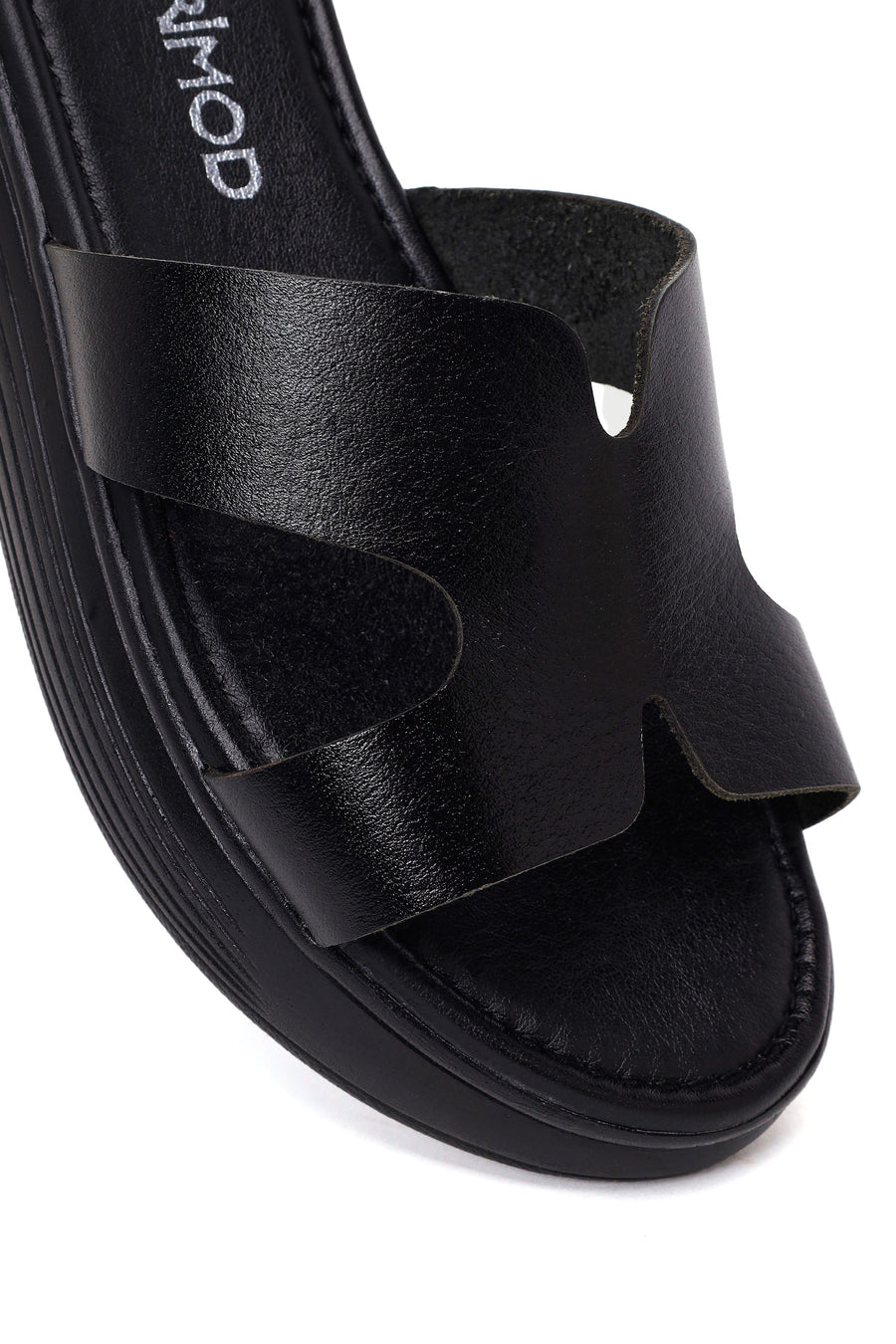 Woman Black Thick-Soled Leather Slipper