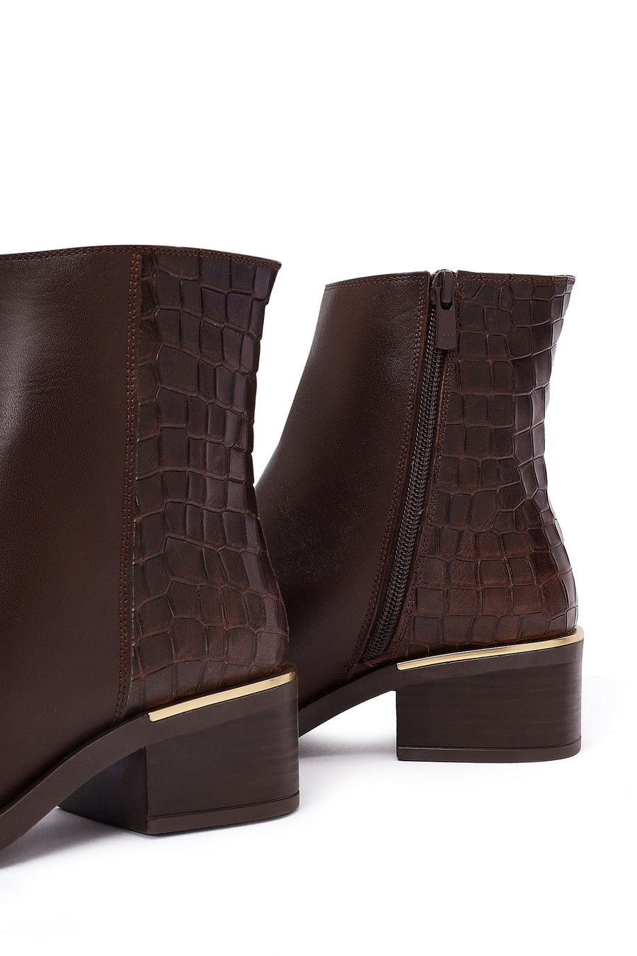 Woman Brown Zip Closure Short Thick Heeled Leather Boots