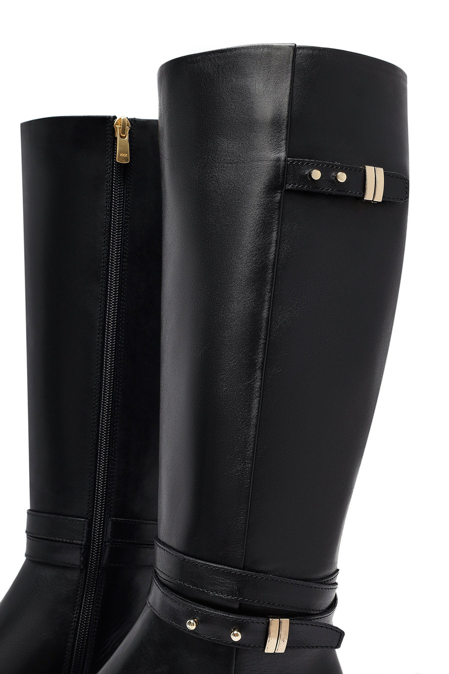 Woman Black Zippered Leather Boot